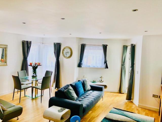 Seaview, Luxury Apartment, 2 Min Walk To Porth Beach Newquay  Luaran gambar