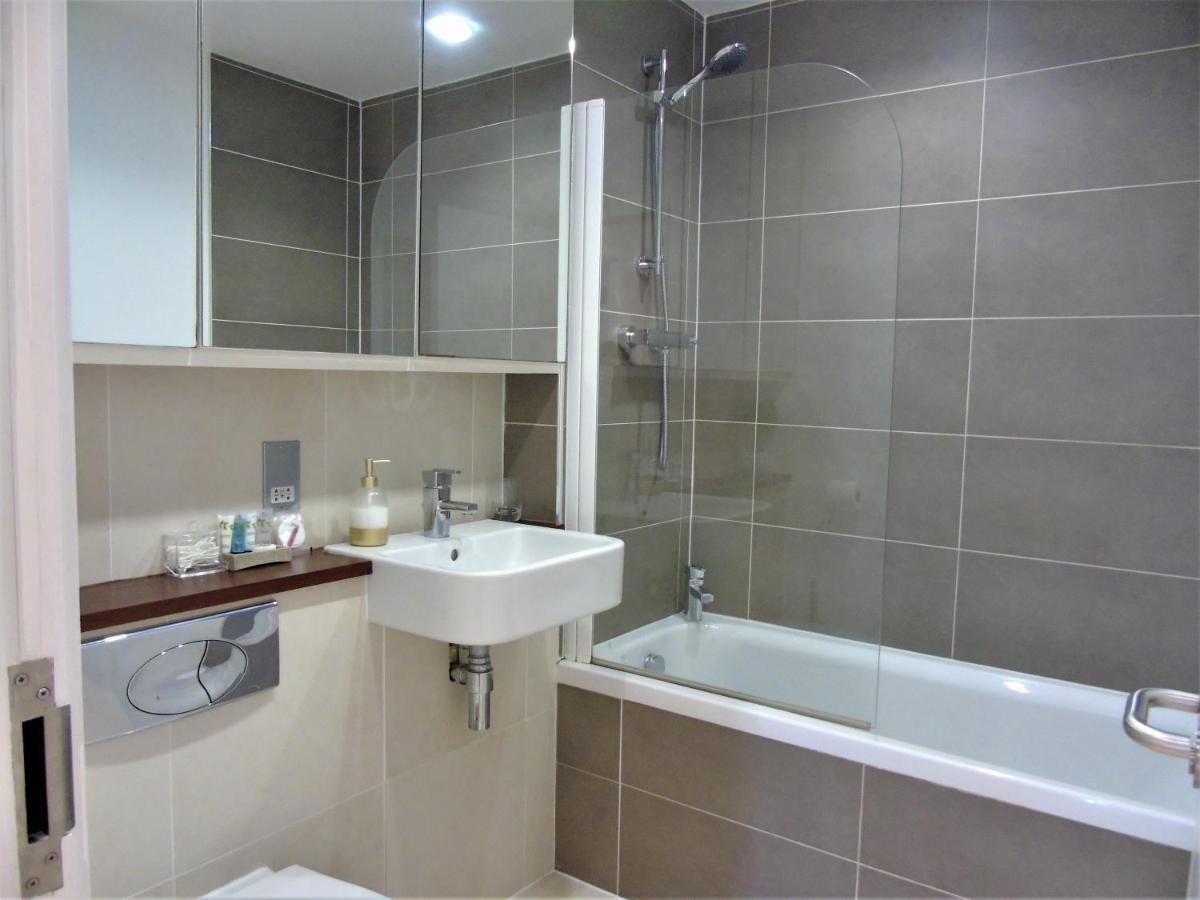 Seaview, Luxury Apartment, 2 Min Walk To Porth Beach Newquay  Luaran gambar
