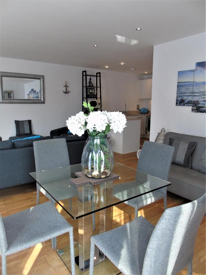 Seaview, Luxury Apartment, 2 Min Walk To Porth Beach Newquay  Luaran gambar