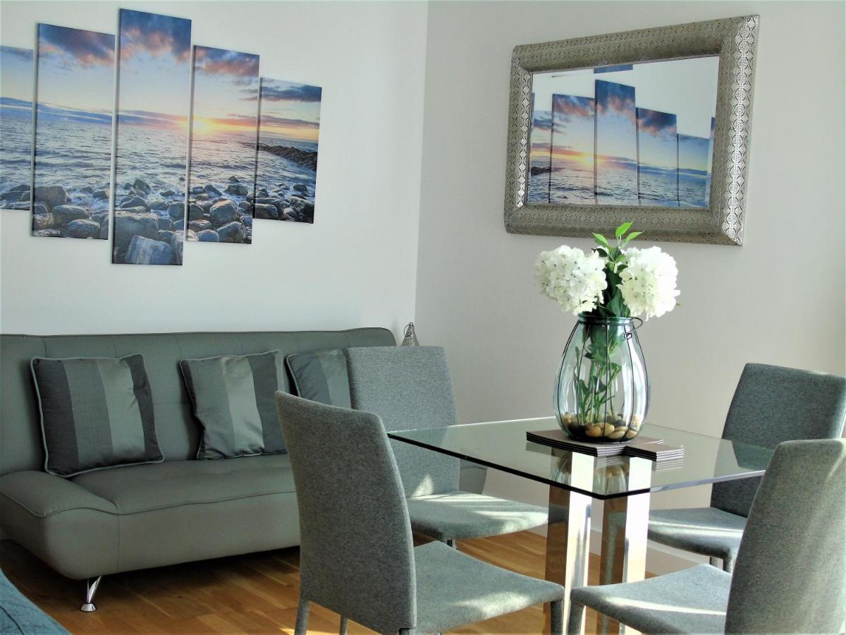 Seaview, Luxury Apartment, 2 Min Walk To Porth Beach Newquay  Luaran gambar