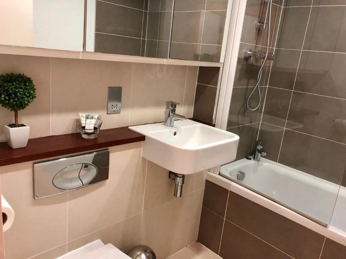 Seaview, Luxury Apartment, 2 Min Walk To Porth Beach Newquay  Luaran gambar