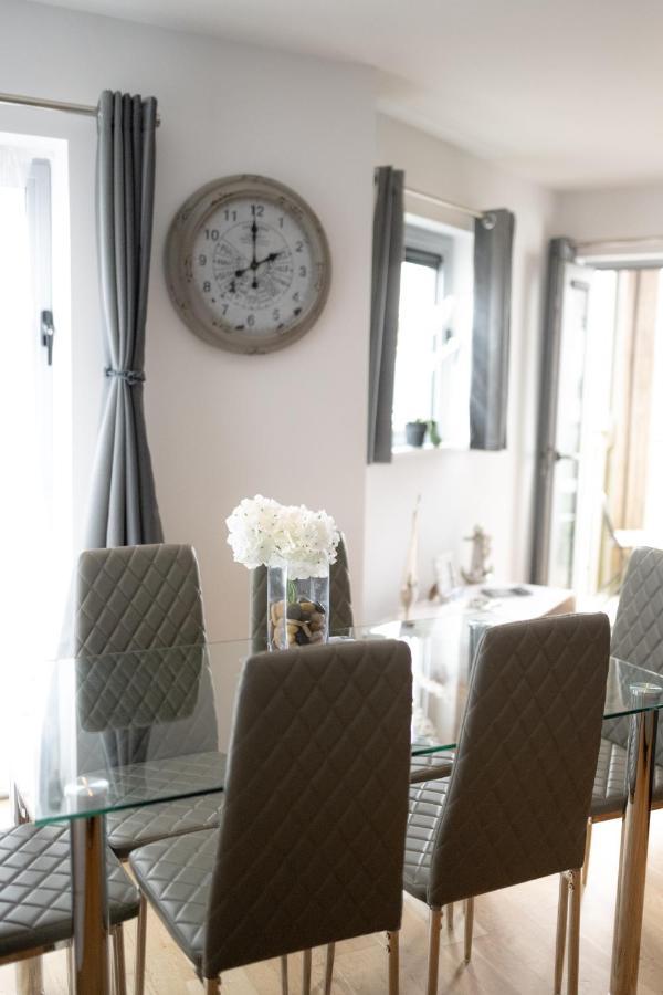 Seaview, Luxury Apartment, 2 Min Walk To Porth Beach Newquay  Luaran gambar