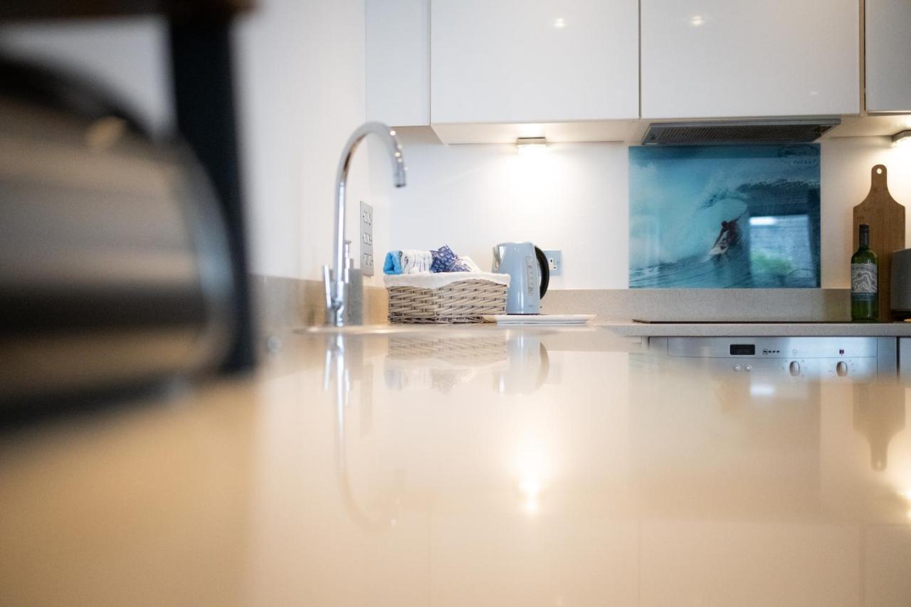 Seaview, Luxury Apartment, 2 Min Walk To Porth Beach Newquay  Luaran gambar