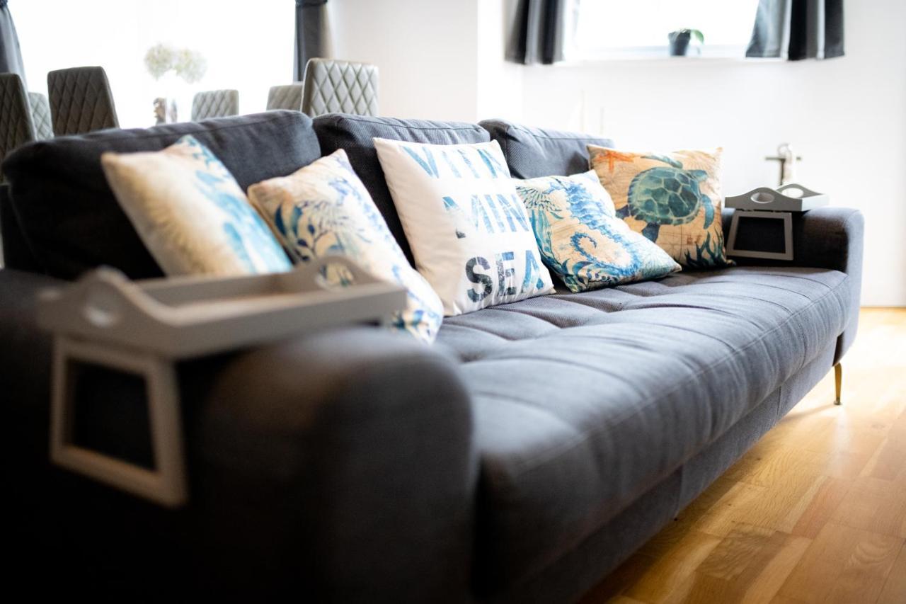 Seaview, Luxury Apartment, 2 Min Walk To Porth Beach Newquay  Luaran gambar