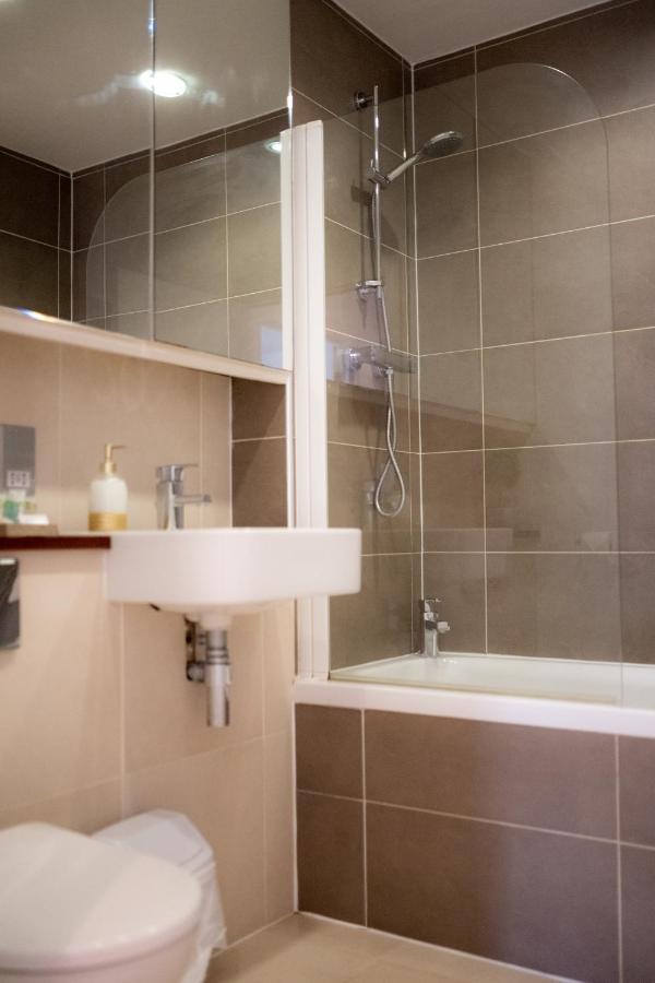 Seaview, Luxury Apartment, 2 Min Walk To Porth Beach Newquay  Luaran gambar